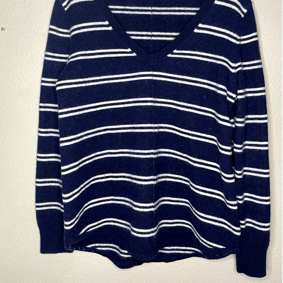 GAP Sweater Navy and White Striped Wool Blend V Neck Oversized Womens Large - Picture 6 of 11